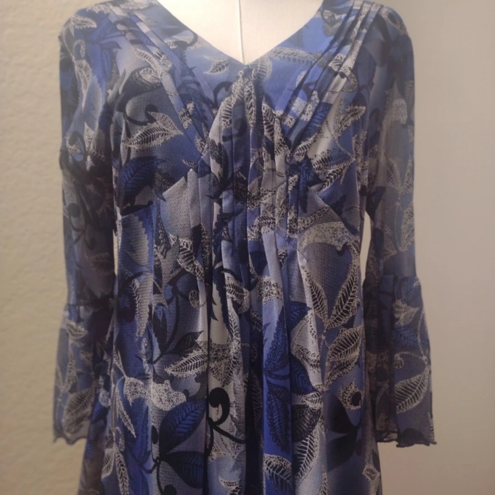 XL Worthington Blue Leaf Print Women's Stretch Flared Sleeves Top